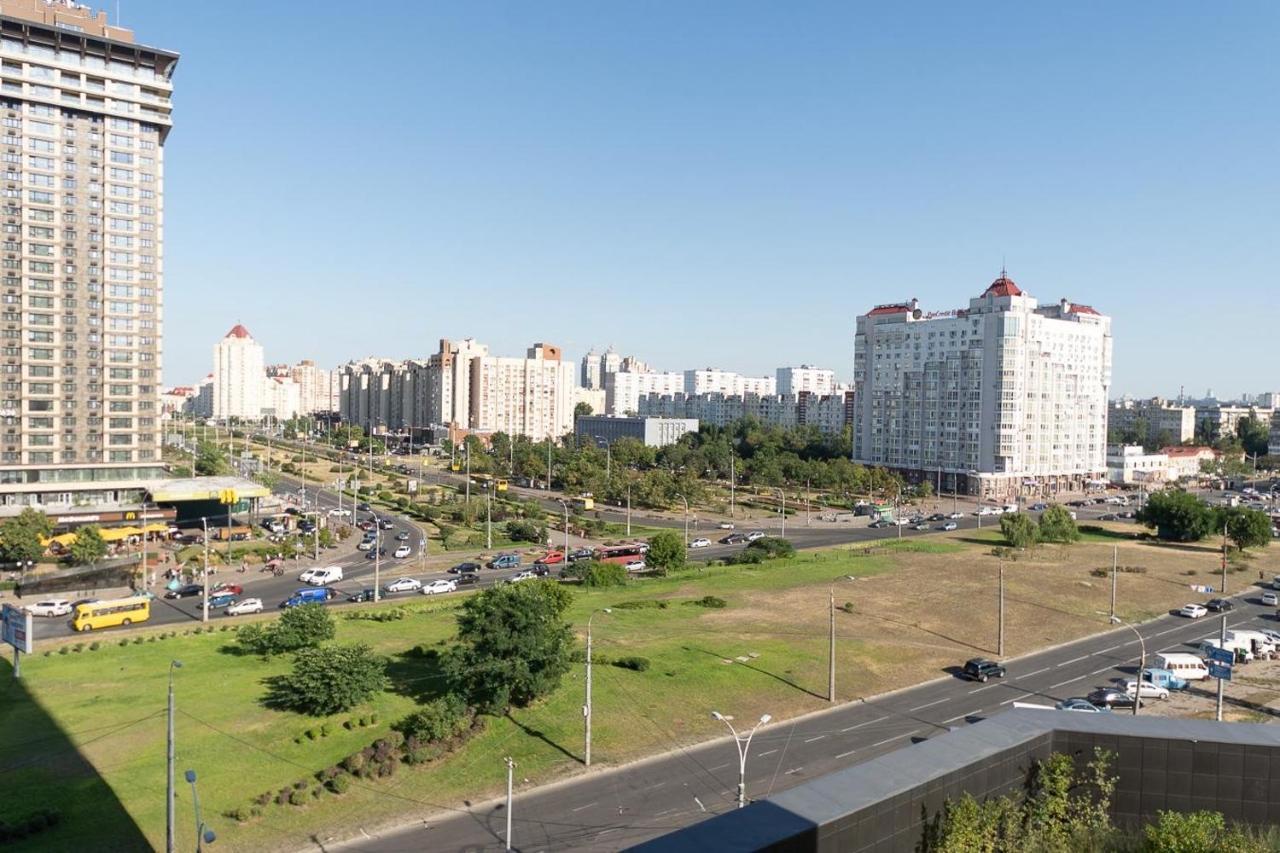 Stylish Panoramic Apartments. Smartplaza. Metro Minskaya Kijev Kültér fotó